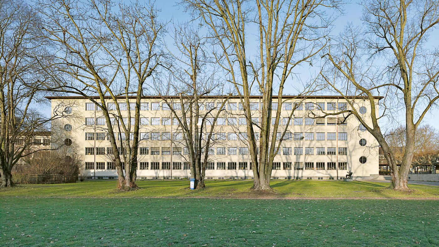 ARC-Wirtschaftsgymnasium Basel 4